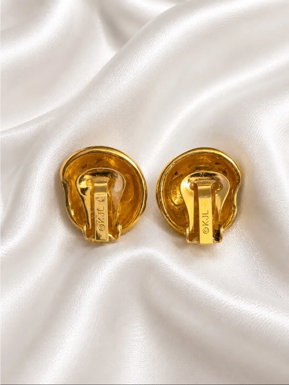 KENNETH JAY LANE Gold-Tone Black & Cream Swirl Clip Earrings